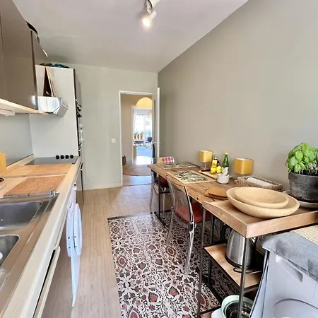 For 2 With Balcony - Near Park Apartment *