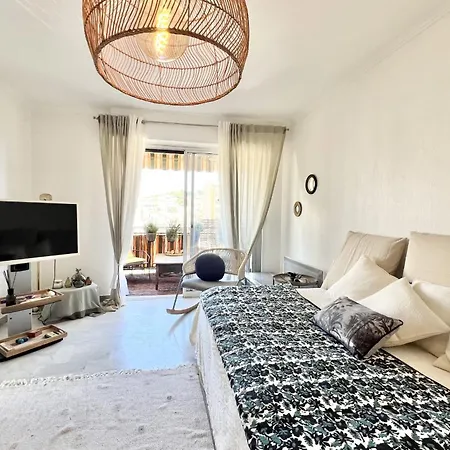 For 2 With Balcony - Near Park Vallauris